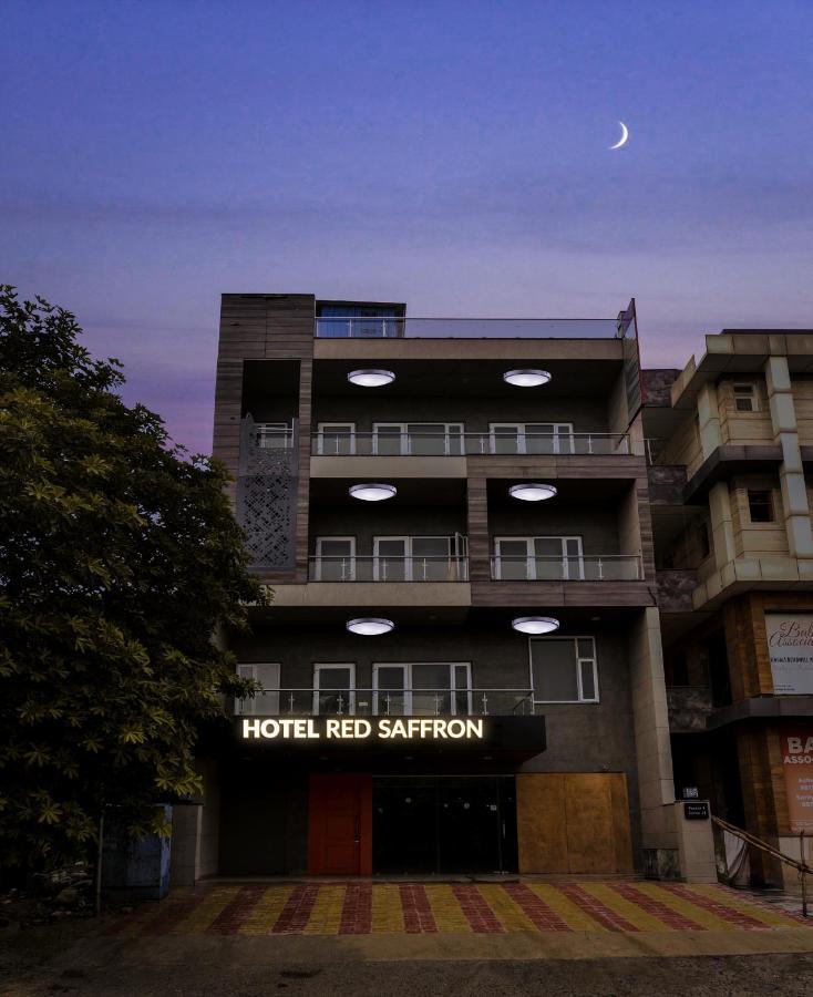Hotel Red Saffron Нью-Дели Экстерьер фото