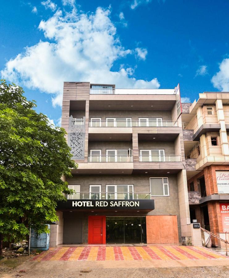 Hotel Red Saffron Нью-Дели Экстерьер фото