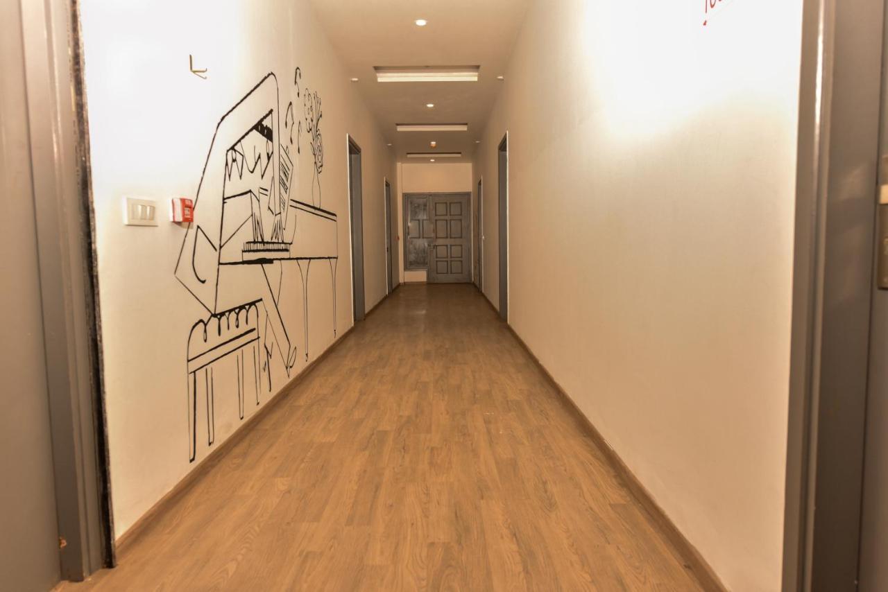 Hotel Red Saffron Нью-Дели Экстерьер фото