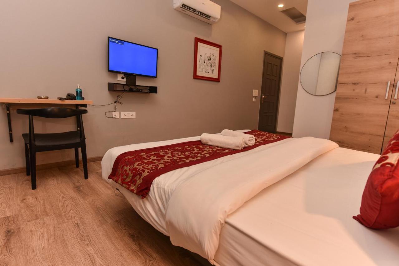 Hotel Red Saffron Нью-Дели Экстерьер фото