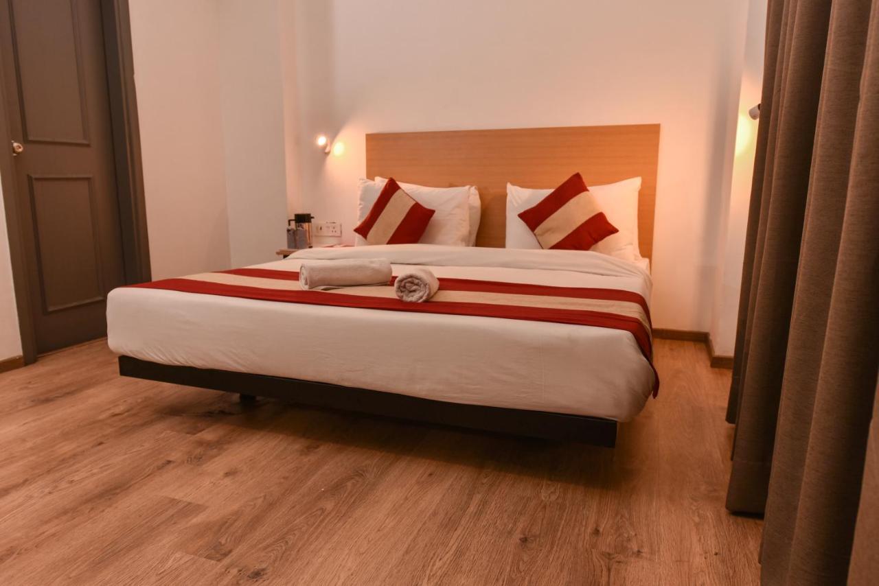 Hotel Red Saffron Нью-Дели Экстерьер фото