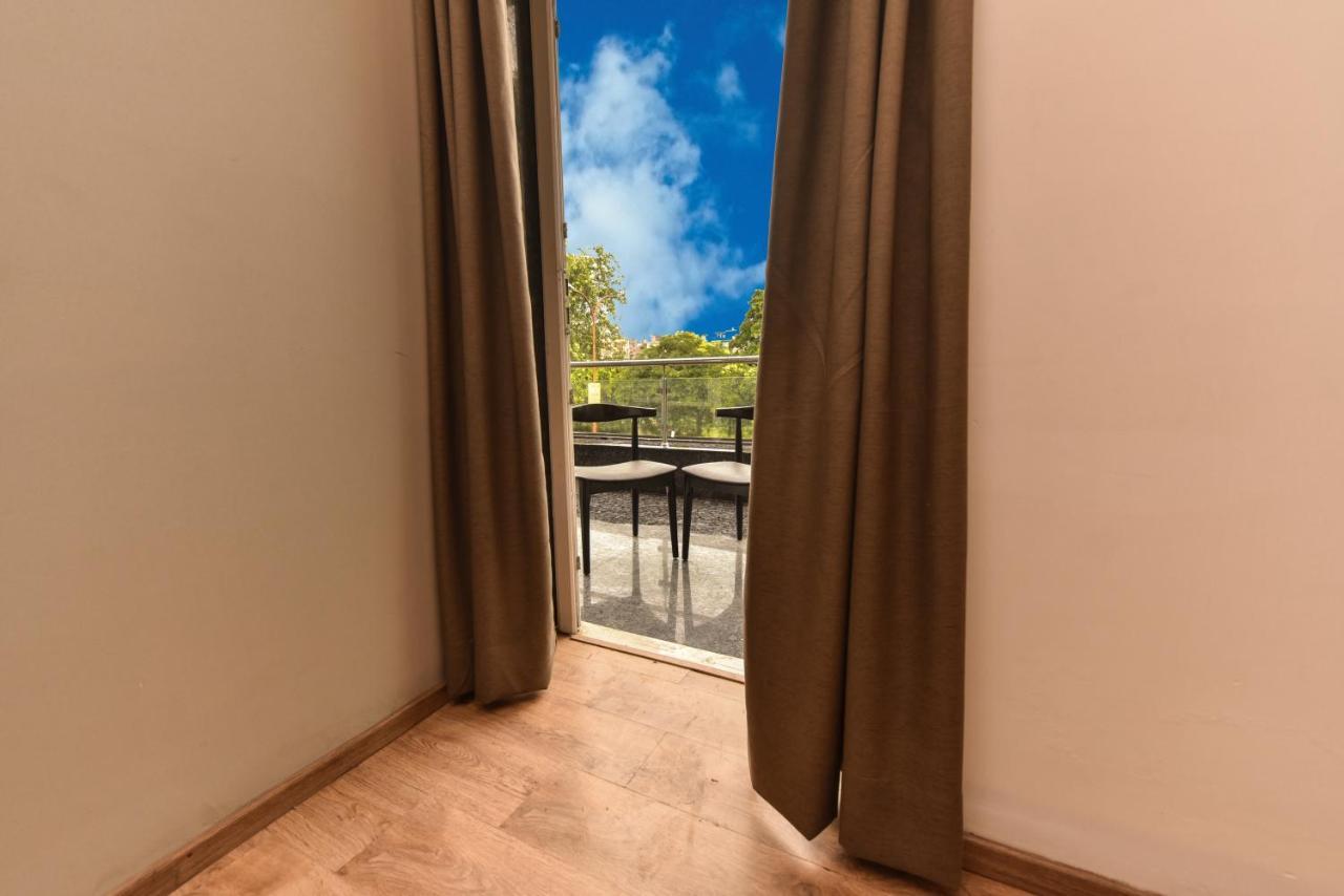 Hotel Red Saffron Нью-Дели Экстерьер фото